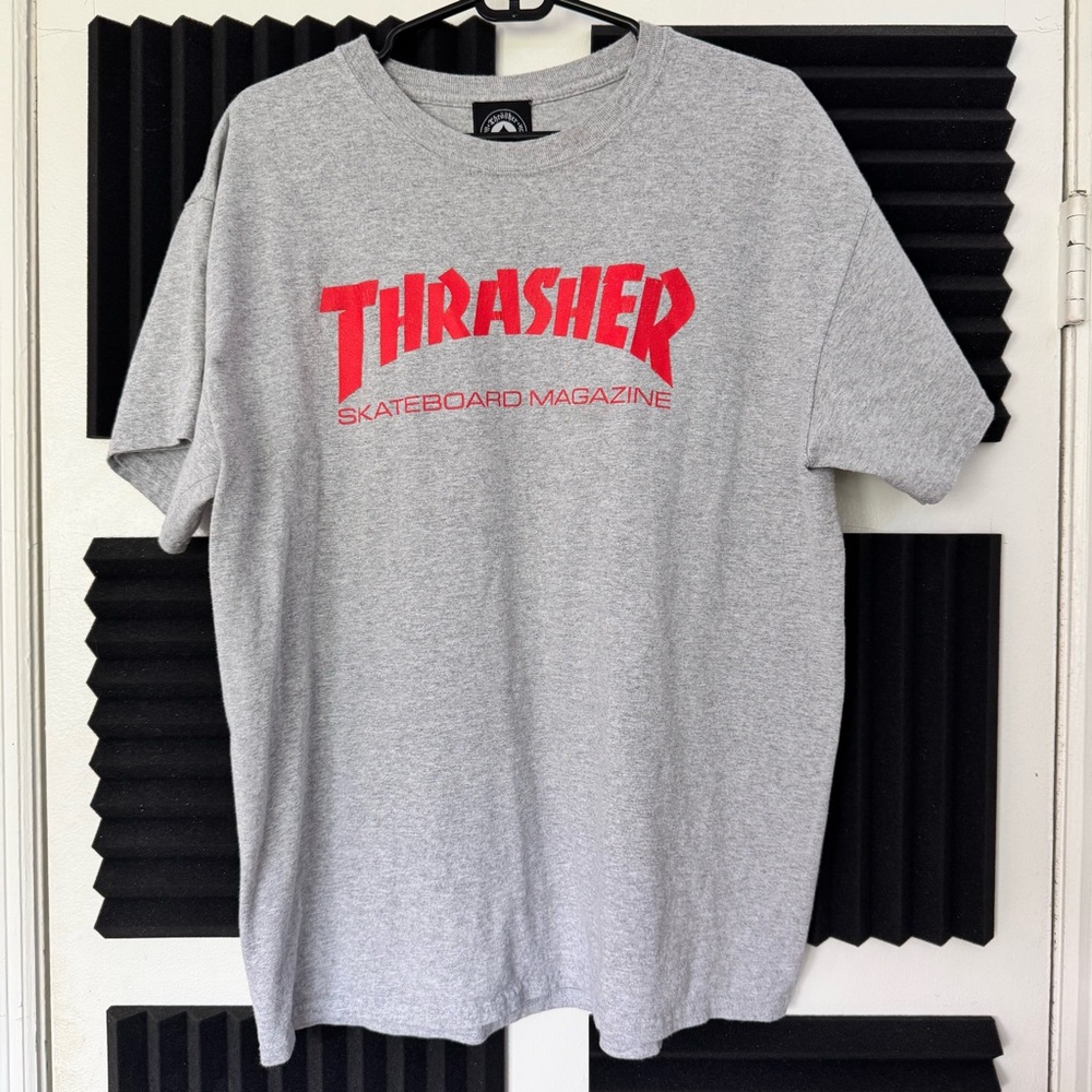 Thrasher Gray Red Logo Short Sleeve Tee Men’s L